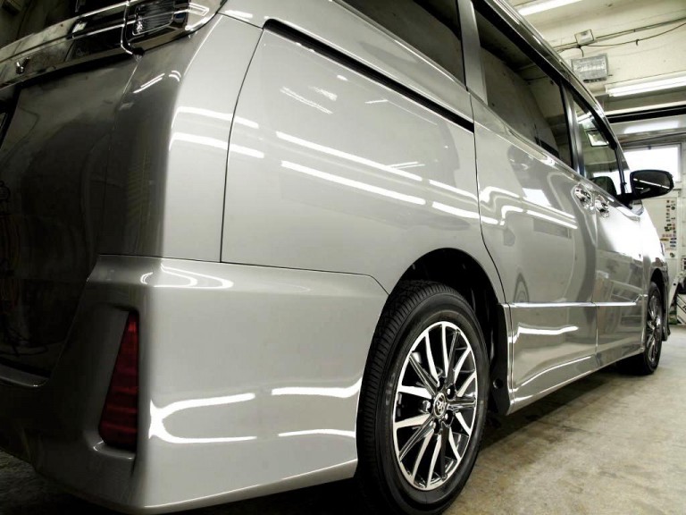 Чехлы на toyota voxy